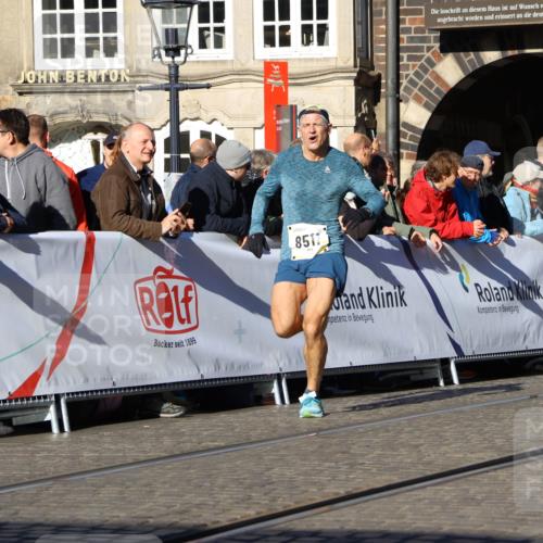 06.10.2024 - 19. swb-Marathon Bremen Strokosch-Dieckow http://msf.ph/oto/7365233 06.10.2024 10:39:39 Ziel 7105, 8511, 9056 meine-sportfotos.de