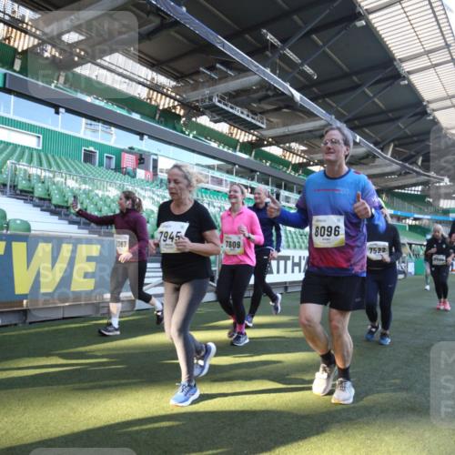 06.10.2024 - 19. swb-Marathon Bremen Yannick Fuchs http://msf.ph/oto/7365341 06.10.2024 10:36:12 Laufen im Stadion 7018, 7020, 7051, 7101, 7102, 7167, 7182, 7300, 7434, 7460, 7462, 7522, 7529, 7547, 7573, 7609, 7610, 7639, 7667, 7686, 7694, 7724, 7769, 7878, 7907, 7937, 7939, 7944, 7945, 7951, 7969, 7977, 8081, 8082, 8084, 8096, 8102, 8116, 8125, 8212, 8253, 8254, 8265, 8367, 8379, 8401, 8462, 8483, 8486, 8530, 8545, 8562, 8582, 8638, 8668, 8675, 8685, 8704, 8737, 8787, 8914, 8920, 8940, 8941, 9017, 9020, 9042, 9043, 9083, 9128 meine-sportfotos.de