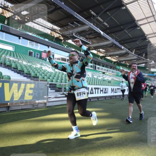 06.10.2024 - 19. swb-Marathon Bremen Yannick Fuchs http://msf.ph/oto/7365398 06.10.2024 10:36:19 Laufen im Stadion 7018, 7020, 7051, 7101, 7102, 7167, 7182, 7300, 7434, 7460, 7522, 7529, 7547, 7573, 7609, 7610, 7639, 7667, 7708, 7709, 7715, 7724, 7747, 7748, 7769, 7896, 7907, 7937, 7939, 7944, 7945, 7951, 7969, 8081, 8082, 8084, 8096, 8102, 8116, 8125, 8212, 8253, 8254, 8367, 8379, 8401, 8462, 8483, 8486, 8530, 8545, 8668, 8675, 8685, 8704, 8737, 8914, 8920, 8941, 8977, 8978, 9017, 9020, 9024, 9042, 9043, 9083 meine-sportfotos.de