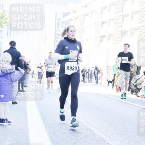 06.10.2024 - 19. swb-Marathon Bremen Matties Gatica Varas http://msf.ph/oto/7365413 06.10.2024 10:41:55 Laufen 8764, 8980, 90 meine-sportfotos.de