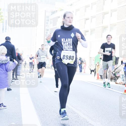 06.10.2024 - 19. swb-Marathon Bremen Matties Gatica Varas http://msf.ph/oto/7365428 06.10.2024 10:41:55 Laufen 8764, 8980, 9027 meine-sportfotos.de