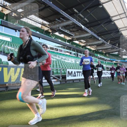 06.10.2024 - 19. swb-Marathon Bremen Yannick Fuchs http://msf.ph/oto/7365433 06.10.2024 10:36:23 Laufen im Stadion 7051, 7101, 7102, 7167, 7300, 7434, 7522, 7529, 7547, 7573, 7609, 7610, 7639, 7667, 7708, 7709, 7715, 7724, 7747, 7748, 7769, 7792, 7896, 7907, 7939, 7944, 7945, 7951, 7969, 8078, 8081, 8082, 8083, 8084, 8096, 8102, 8116, 8125, 8212, 8253, 8254, 8367, 8379, 8401, 8462, 8483, 8486, 8530, 8545, 8613, 8621, 8685, 8704, 8737, 8914, 8920, 8941, 8977, 8978, 9020, 9022, 9024, 9042, 9043, 9083 meine-sportfotos.de