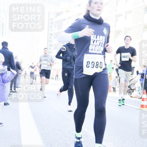 06.10.2024 - 19. swb-Marathon Bremen Matties Gatica Varas http://msf.ph/oto/7365439 06.10.2024 10:41:56 Laufen 8764, 8980, 9027 meine-sportfotos.de