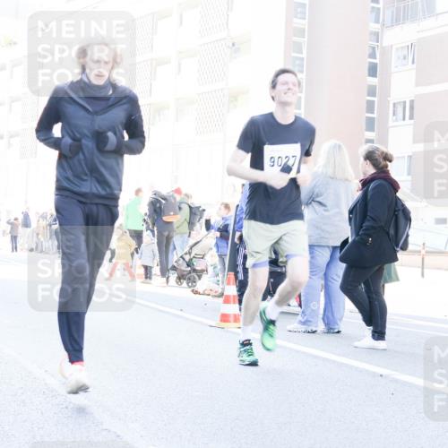 06.10.2024 - 19. swb-Marathon Bremen Matties Gatica Varas http://msf.ph/oto/7365449 06.10.2024 10:41:57 Laufen 9027 meine-sportfotos.de