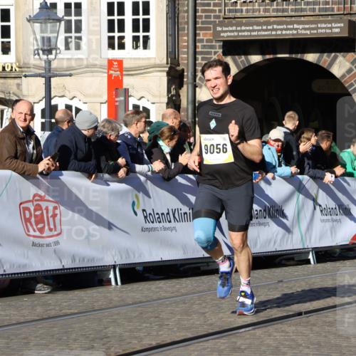 06.10.2024 - 19. swb-Marathon Bremen Strokosch-Dieckow http://msf.ph/oto/7365456 06.10.2024 10:39:41 Ziel 8511, 9056 meine-sportfotos.de