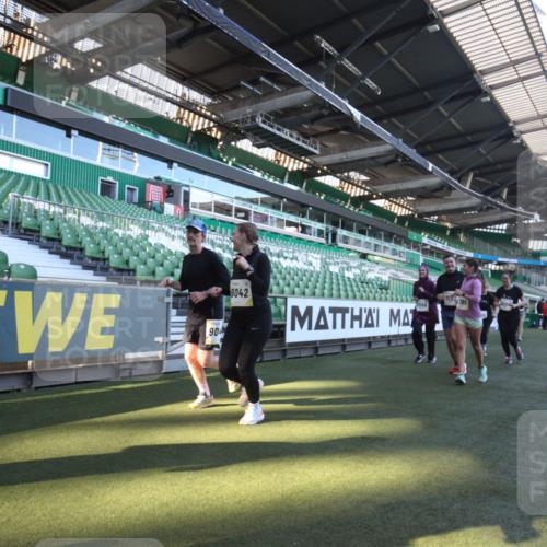 06.10.2024 - 19. swb-Marathon Bremen Yannick Fuchs http://msf.ph/oto/7365457 06.10.2024 10:36:24 Laufen im Stadion 7051, 7101, 7102, 7152, 7167, 7300, 7434, 7522, 7529, 7547, 7573, 7609, 7610, 7639, 7667, 7708, 7709, 7715, 7747, 7748, 7769, 7792, 7896, 7907, 7939, 7944, 7945, 7951, 7969, 8078, 8081, 8082, 8083, 8084, 8096, 8102, 8116, 8125, 8212, 8253, 8254, 8367, 8379, 8401, 8438, 8462, 8483, 8486, 8530, 8545, 8613, 8621, 8685, 8737, 8914, 8920, 8941, 8977, 8978, 9020, 9022, 9024, 9042, 9043, 9083 meine-sportfotos.de