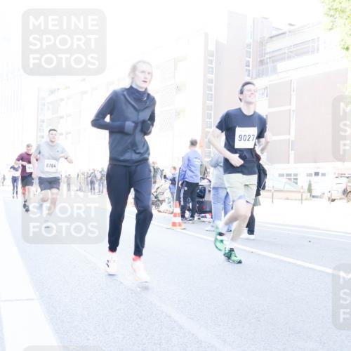 06.10.2024 - 19. swb-Marathon Bremen Matties Gatica Varas http://msf.ph/oto/7365463 06.10.2024 10:41:57 Laufen 8764, 9027 meine-sportfotos.de