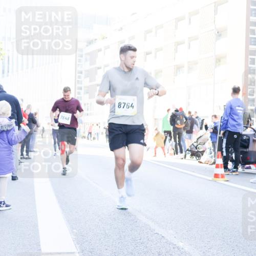 06.10.2024 - 19. swb-Marathon Bremen Matties Gatica Varas http://msf.ph/oto/7365490 06.10.2024 10:41:58 Laufen 7648, 8764 meine-sportfotos.de