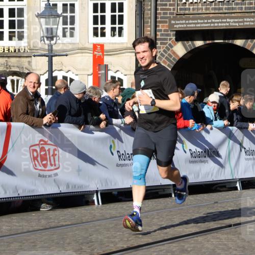 06.10.2024 - 19. swb-Marathon Bremen Strokosch-Dieckow http://msf.ph/oto/7365501 06.10.2024 10:39:41 Ziel 8511, 9056 meine-sportfotos.de