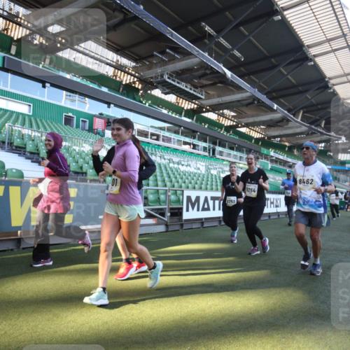 06.10.2024 - 19. swb-Marathon Bremen Yannick Fuchs http://msf.ph/oto/7365510 06.10.2024 10:36:27 Laufen im Stadion 7022, 7051, 7101, 7102, 7152, 7300, 7326, 7434, 7522, 7529, 7547, 7558, 7573, 7609, 7610, 7636, 7667, 7708, 7709, 7715, 7747, 7748, 7769, 7792, 7896, 7907, 7939, 7944, 7951, 8078, 8081, 8082, 8083, 8084, 8102, 8116, 8125, 8253, 8254, 8367, 8379, 8401, 8438, 8462, 8486, 8493, 8530, 8545, 8592, 8613, 8621, 8737, 8751, 8914, 8920, 8977, 8978, 9020, 9022, 9024, 9042, 9043, 9083 meine-sportfotos.de