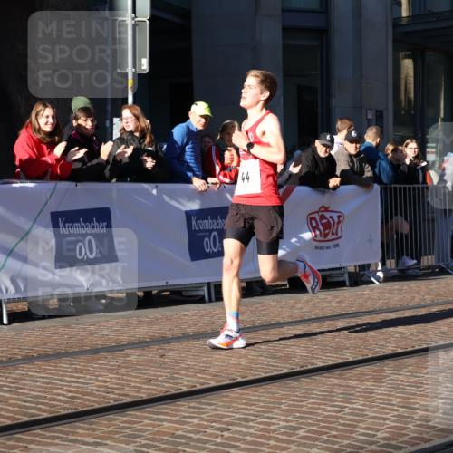 06.10.2024 - 19. swb-Marathon Bremen Strokosch-Dieckow http://msf.ph/oto/7365513 06.10.2024 10:29:36 Laufen 44, 8080 meine-sportfotos.de