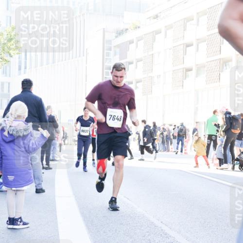 06.10.2024 - 19. swb-Marathon Bremen Matties Gatica Varas http://msf.ph/oto/7365538 06.10.2024 10:41:59 Laufen 9032, 7648 meine-sportfotos.de