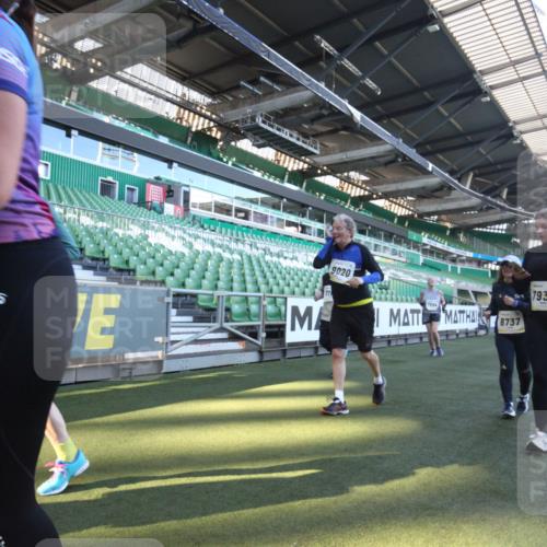 06.10.2024 - 19. swb-Marathon Bremen Yannick Fuchs http://msf.ph/oto/7365616 06.10.2024 10:36:32 Laufen im Stadion 7022, 7051, 7101, 7102, 7104, 7152, 7300, 7326, 7434, 7529, 7547, 7558, 7636, 7667, 7708, 7709, 7715, 7721, 7747, 7748, 7769, 7792, 7896, 7907, 7939, 7944, 7951, 8078, 8081, 8082, 8083, 8084, 8102, 8116, 8125, 8138, 8168, 8170, 8253, 8254, 8379, 8401, 8438, 8462, 8493, 8545, 8592, 8613, 8621, 8737, 8741, 8751, 8914, 8977, 8978, 9020, 9022, 9024, 9042, 9043, 9083 meine-sportfotos.de
