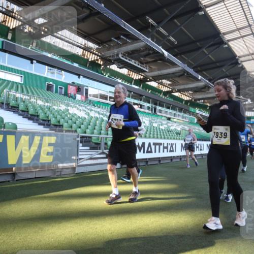06.10.2024 - 19. swb-Marathon Bremen Yannick Fuchs http://msf.ph/oto/7365640 06.10.2024 10:36:32 Laufen im Stadion 7022, 7051, 7101, 7102, 7104, 7152, 7300, 7326, 7434, 7529, 7547, 7558, 7636, 7667, 7708, 7709, 7715, 7721, 7747, 7748, 7769, 7792, 7896, 7907, 7939, 7944, 7951, 8078, 8081, 8082, 8083, 8084, 8102, 8116, 8125, 8138, 8168, 8170, 8253, 8254, 8379, 8401, 8438, 8462, 8493, 8545, 8592, 8613, 8621, 8737, 8741, 8751, 8914, 8977, 8978, 9020, 9022, 9024, 9042, 9043, 9083 meine-sportfotos.de