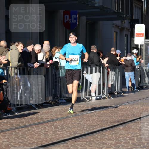 06.10.2024 - 19. swb-Marathon Bremen Strokosch-Dieckow http://msf.ph/oto/7365679 06.10.2024 10:30:38 Laufen 8499, 8500, 8560, 8600, 9039 meine-sportfotos.de