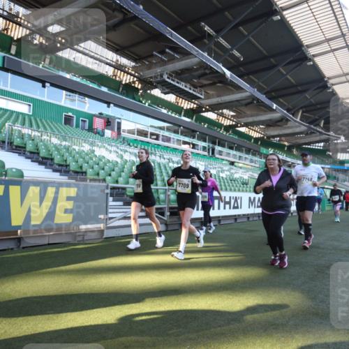 06.10.2024 - 19. swb-Marathon Bremen Yannick Fuchs http://msf.ph/oto/7365745 06.10.2024 10:36:40 Laufen im Stadion 7022, 7051, 7064, 7104, 7152, 7160, 7300, 7326, 7416, 7434, 7529, 7547, 7558, 7626, 7627, 7636, 7708, 7709, 7715, 7721, 7747, 7748, 7769, 7792, 7896, 7908, 7939, 7944, 7951, 8078, 8081, 8082, 8083, 8084, 8102, 8116, 8125, 8138, 8168, 8170, 8193, 8253, 8254, 8430, 8438, 8493, 8545, 8592, 8613, 8621, 8708, 8737, 8741, 8751, 8977, 8978, 9020, 9022, 9024, 9042, 9043, 9083, 9123, 9990 meine-sportfotos.de