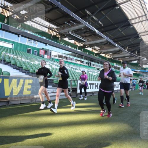 06.10.2024 - 19. swb-Marathon Bremen Yannick Fuchs http://msf.ph/oto/7365754 06.10.2024 10:36:41 Laufen im Stadion 7022, 7051, 7064, 7104, 7152, 7160, 7300, 7326, 7416, 7434, 7529, 7547, 7558, 7626, 7627, 7636, 7708, 7709, 7715, 7721, 7747, 7748, 7769, 7792, 7896, 7908, 7939, 7944, 8050, 8051, 8078, 8081, 8082, 8083, 8084, 8102, 8116, 8125, 8138, 8168, 8170, 8193, 8430, 8438, 8493, 8545, 8592, 8613, 8621, 8708, 8737, 8741, 8751, 8977, 8978, 9020, 9022, 9024, 9042, 9043, 9083, 9123, 9990 meine-sportfotos.de