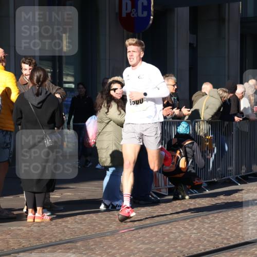 06.10.2024 - 19. swb-Marathon Bremen Strokosch-Dieckow http://msf.ph/oto/7365768 06.10.2024 10:30:45 Laufen 8499, 8500, 8600, 9039 meine-sportfotos.de