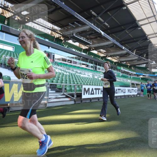 06.10.2024 - 19. swb-Marathon Bremen Yannick Fuchs http://msf.ph/oto/7365805 06.10.2024 10:36:47 Laufen im Stadion 7022, 7064, 7104, 7152, 7160, 7172, 7300, 7326, 7399, 7416, 7529, 7547, 7558, 7626, 7627, 7636, 7645, 7708, 7709, 7715, 7721, 7747, 7748, 7769, 7792, 7896, 7908, 7944, 8025, 8026, 8032, 8050, 8051, 8078, 8081, 8082, 8083, 8084, 8116, 8125, 8138, 8168, 8170, 8193, 8201, 8340, 8407, 8430, 8438, 8493, 8529, 8592, 8613, 8621, 8703, 8708, 8741, 8751, 8862, 8977, 8978, 9022, 9024, 9083, 9123, 9990 meine-sportfotos.de