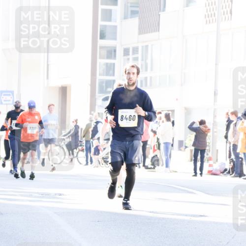 06.10.2024 - 19. swb-Marathon Bremen Matties Gatica Varas http://msf.ph/oto/7365849 06.10.2024 10:42:10 Laufen 4, 7717, 570, 8460 meine-sportfotos.de