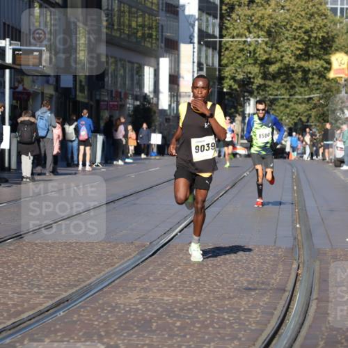 06.10.2024 - 19. swb-Marathon Bremen Strokosch-Dieckow http://msf.ph/oto/7365868 06.10.2024 10:30:57 Laufen 8499, 8500, 9039 meine-sportfotos.de