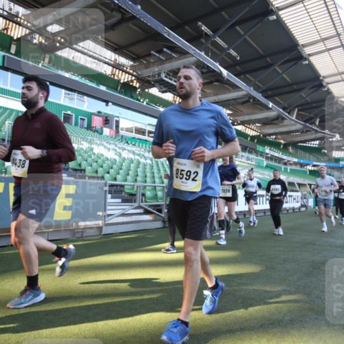 06.10.2024 - 19. swb-Marathon Bremen Yannick Fuchs http://msf.ph/oto/7365869 06.10.2024 10:36:54 Laufen im Stadion 7022, 7064, 7104, 7152, 7160, 7172, 7300, 7326, 7399, 7416, 7547, 7558, 7626, 7627, 7636, 7645, 7708, 7709, 7715, 7721, 7747, 7748, 7792, 7896, 7908, 8025, 8026, 8032, 8050, 8051, 8078, 8081, 8082, 8083, 8084, 8138, 8168, 8170, 8193, 8201, 8202, 8216, 8340, 8407, 8430, 8438, 8493, 8529, 8574, 8592, 8599, 8613, 8621, 8660, 8693, 8696, 8703, 8708, 8731, 8741, 8751, 8770, 8778, 8862, 8977, 8978, 9010, 9022, 9024, 9074, 9123, 9990 meine-sportfotos.de