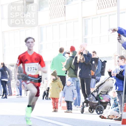 06.10.2024 - 19. swb-Marathon Bremen Matties Gatica Varas http://msf.ph/oto/7365872 06.10.2024 10:42:12 Laufen 8774 meine-sportfotos.de