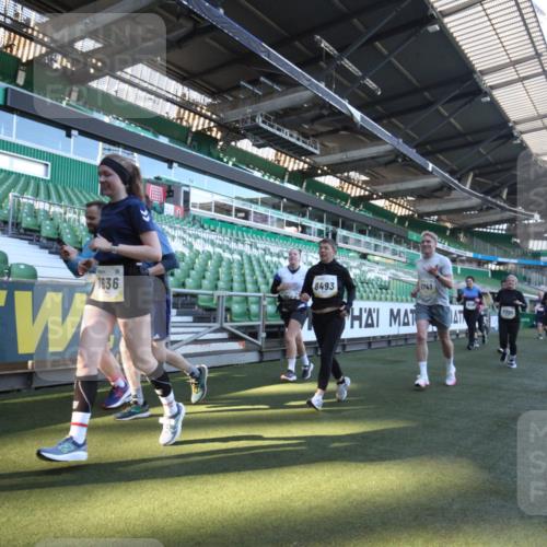06.10.2024 - 19. swb-Marathon Bremen Yannick Fuchs http://msf.ph/oto/7365899 06.10.2024 10:36:56 Laufen im Stadion 7022, 7064, 7104, 7152, 7160, 7172, 7300, 7326, 7399, 7416, 7558, 7626, 7627, 7636, 7645, 7708, 7709, 7715, 7721, 7747, 7748, 7792, 7818, 7819, 7896, 7908, 8025, 8026, 8032, 8050, 8051, 8078, 8082, 8083, 8138, 8168, 8170, 8193, 8201, 8202, 8216, 8340, 8407, 8430, 8438, 8493, 8529, 8574, 8592, 8599, 8613, 8621, 8660, 8693, 8696, 8703, 8708, 8731, 8741, 8751, 8770, 8778, 8862, 8977, 8978, 9010, 9022, 9024, 9074, 9123, 9990 meine-sportfotos.de