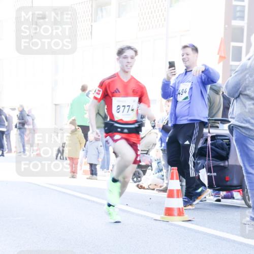 06.10.2024 - 19. swb-Marathon Bremen Matties Gatica Varas http://msf.ph/oto/7365920 06.10.2024 10:42:13 Laufen 8774, 494 meine-sportfotos.de
