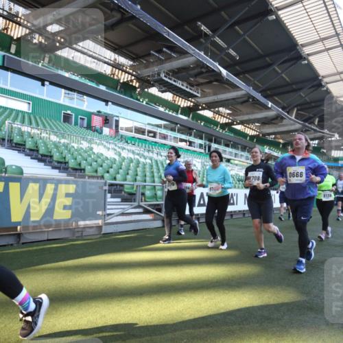 06.10.2024 - 19. swb-Marathon Bremen Yannick Fuchs http://msf.ph/oto/7365940 06.10.2024 10:36:59 Laufen im Stadion 7022, 7064, 7104, 7152, 7160, 7172, 7326, 7399, 7416, 7441, 7558, 7626, 7627, 7636, 7645, 7708, 7709, 7721, 7792, 7818, 7819, 7834, 7908, 8025, 8026, 8032, 8050, 8051, 8077, 8078, 8083, 8104, 8138, 8168, 8170, 8193, 8201, 8202, 8216, 8221, 8340, 8407, 8430, 8438, 8448, 8493, 8529, 8574, 8592, 8599, 8613, 8621, 8660, 8693, 8696, 8703, 8708, 8731, 8741, 8751, 8770, 8778, 8811, 8862, 8977, 8978, 9010, 9022, 9024, 9074, 9123, 9990 meine-sportfotos.de