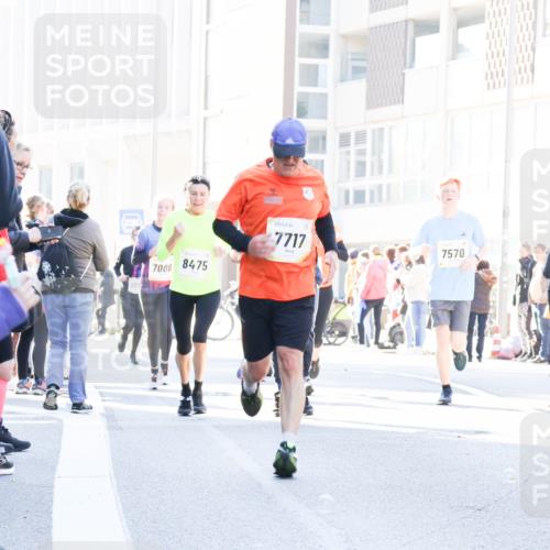 06.10.2024 - 19. swb-Marathon Bremen Matties Gatica Varas http://msf.ph/oto/7365966 06.10.2024 10:42:16 Laufen 883, 7008, 8475, 7717, 7570 meine-sportfotos.de