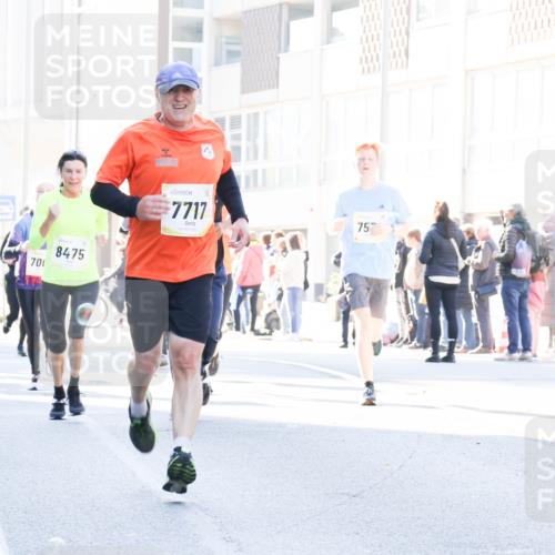 06.10.2024 - 19. swb-Marathon Bremen Matties Gatica Varas http://msf.ph/oto/7366007 06.10.2024 10:42:17 Laufen 700, 8475, 7717, 757 meine-sportfotos.de