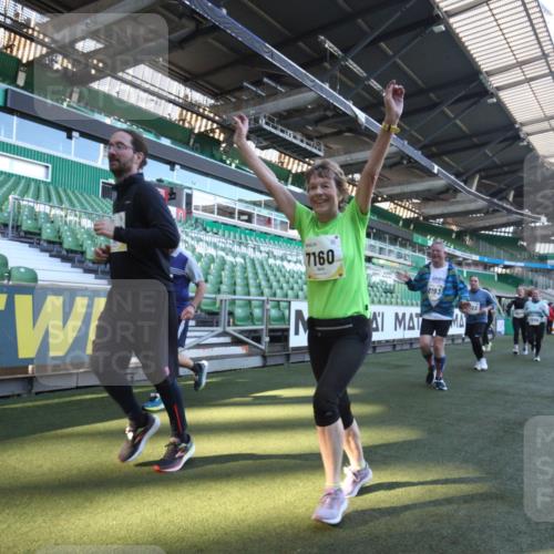 06.10.2024 - 19. swb-Marathon Bremen Yannick Fuchs http://msf.ph/oto/7366015 06.10.2024 10:37:03 Laufen im Stadion 7022, 7064, 7104, 7152, 7160, 7172, 7326, 7399, 7416, 7441, 7495, 7558, 7626, 7627, 7636, 7645, 7721, 7792, 7818, 7819, 7834, 7908, 8025, 8026, 8032, 8050, 8051, 8077, 8078, 8083, 8104, 8138, 8168, 8170, 8193, 8201, 8202, 8216, 8221, 8340, 8407, 8430, 8438, 8448, 8493, 8529, 8574, 8592, 8599, 8613, 8621, 8660, 8693, 8696, 8703, 8708, 8731, 8741, 8751, 8770, 8778, 8811, 8862, 9010, 9022, 9024, 9074, 9123, 9990 meine-sportfotos.de