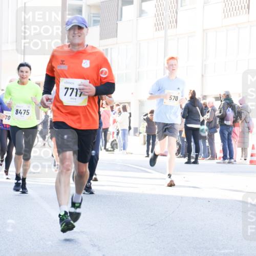 06.10.2024 - 19. swb-Marathon Bremen Matties Gatica Varas http://msf.ph/oto/7366028 06.10.2024 10:42:17 Laufen 70, 8475, 7717, 570 meine-sportfotos.de