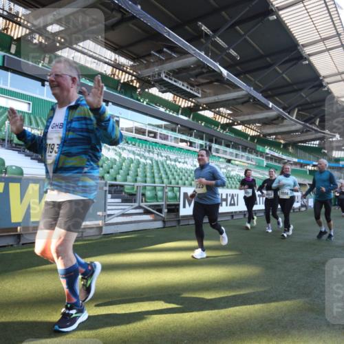 06.10.2024 - 19. swb-Marathon Bremen Yannick Fuchs http://msf.ph/oto/7366038 06.10.2024 10:37:05 Laufen im Stadion 7022, 7064, 7104, 7152, 7160, 7172, 7326, 7399, 7416, 7441, 7495, 7558, 7626, 7627, 7636, 7645, 7721, 7792, 7818, 7819, 7834, 7908, 8025, 8026, 8032, 8050, 8051, 8077, 8078, 8083, 8104, 8138, 8168, 8170, 8193, 8201, 8202, 8216, 8221, 8340, 8407, 8430, 8438, 8448, 8493, 8529, 8574, 8592, 8599, 8613, 8621, 8660, 8693, 8696, 8703, 8708, 8731, 8741, 8751, 8770, 8778, 8811, 8862, 9010, 9022, 9074, 9123, 9990 meine-sportfotos.de