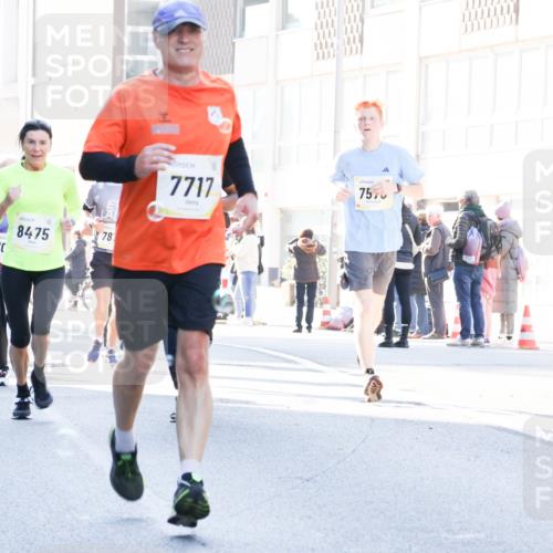 06.10.2024 - 19. swb-Marathon Bremen Matties Gatica Varas http://msf.ph/oto/7366051 06.10.2024 10:42:17 Laufen 7717, 7578, 8475, 781 meine-sportfotos.de