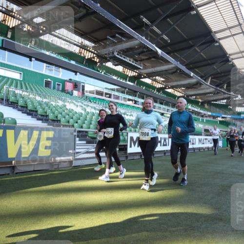 06.10.2024 - 19. swb-Marathon Bremen Yannick Fuchs http://msf.ph/oto/7366056 06.10.2024 10:37:06 Laufen im Stadion 7022, 7064, 7104, 7152, 7160, 7172, 7326, 7399, 7416, 7441, 7495, 7558, 7626, 7627, 7636, 7645, 7721, 7792, 7818, 7819, 7834, 7908, 8025, 8026, 8032, 8050, 8051, 8077, 8078, 8083, 8104, 8138, 8168, 8170, 8193, 8201, 8202, 8216, 8221, 8340, 8407, 8430, 8438, 8448, 8493, 8529, 8574, 8592, 8599, 8613, 8621, 8660, 8687, 8693, 8696, 8703, 8708, 8731, 8741, 8751, 8770, 8778, 8811, 8862, 9010, 9022, 9074, 9123, 9990 meine-sportfotos.de