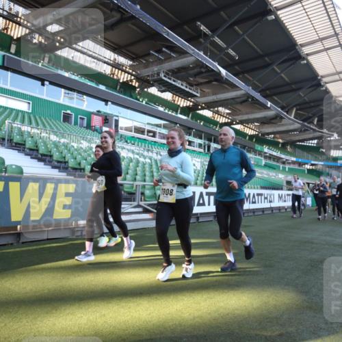 06.10.2024 - 19. swb-Marathon Bremen Yannick Fuchs http://msf.ph/oto/7366062 06.10.2024 10:37:07 Laufen im Stadion 7022, 7064, 7104, 7152, 7160, 7172, 7326, 7399, 7416, 7441, 7495, 7558, 7626, 7627, 7636, 7645, 7721, 7818, 7819, 7834, 7908, 8025, 8026, 8032, 8050, 8051, 8077, 8078, 8083, 8104, 8138, 8168, 8170, 8193, 8201, 8202, 8216, 8221, 8282, 8340, 8407, 8430, 8438, 8448, 8493, 8529, 8574, 8592, 8599, 8621, 8660, 8687, 8693, 8696, 8703, 8708, 8731, 8741, 8751, 8770, 8778, 8811, 8862, 9010, 9074, 9123, 9990 meine-sportfotos.de