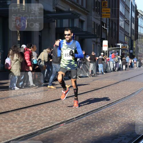 06.10.2024 - 19. swb-Marathon Bremen Strokosch-Dieckow http://msf.ph/oto/7366064 06.10.2024 10:31:03 Laufen 8499, 8500 meine-sportfotos.de