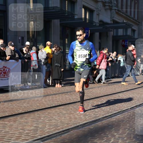 06.10.2024 - 19. swb-Marathon Bremen Strokosch-Dieckow http://msf.ph/oto/7366088 06.10.2024 10:31:04 Laufen 8499, 8500 meine-sportfotos.de