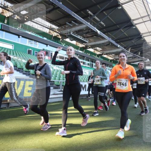 06.10.2024 - 19. swb-Marathon Bremen Yannick Fuchs http://msf.ph/oto/7366107 06.10.2024 10:37:11 Laufen im Stadion 7022, 7064, 7104, 7160, 7172, 7399, 7416, 7441, 7495, 7558, 7588, 7626, 7627, 7645, 7688, 7721, 7817, 7818, 7819, 7834, 7908, 8021, 8025, 8026, 8032, 8050, 8051, 8077, 8104, 8138, 8168, 8169, 8170, 8182, 8184, 8193, 8201, 8202, 8216, 8217, 8221, 8282, 8340, 8407, 8430, 8448, 8493, 8529, 8574, 8599, 8660, 8687, 8693, 8696, 8703, 8708, 8731, 8741, 8770, 8778, 8811, 8862, 9010, 9074, 9123, 9990 meine-sportfotos.de