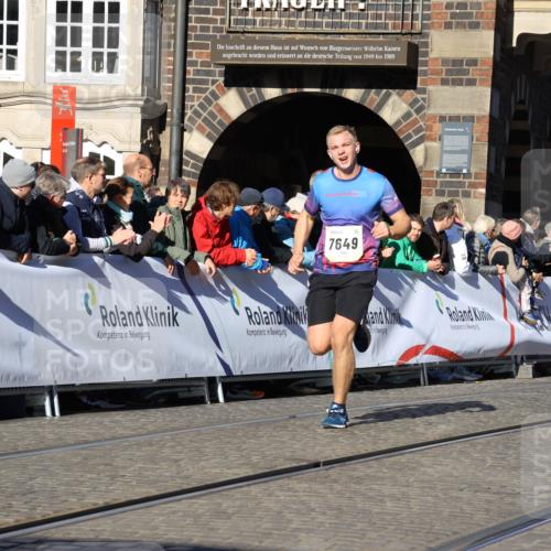 06.10.2024 - 19. swb-Marathon Bremen Strokosch-Dieckow http://msf.ph/oto/7366113 06.10.2024 10:40:13 Ziel 7649, 8447, 8974 meine-sportfotos.de