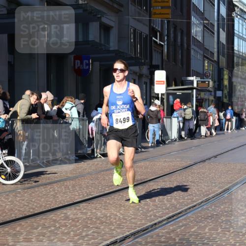 06.10.2024 - 19. swb-Marathon Bremen Strokosch-Dieckow http://msf.ph/oto/7366116 06.10.2024 10:31:12 Laufen 8499, 8846 meine-sportfotos.de