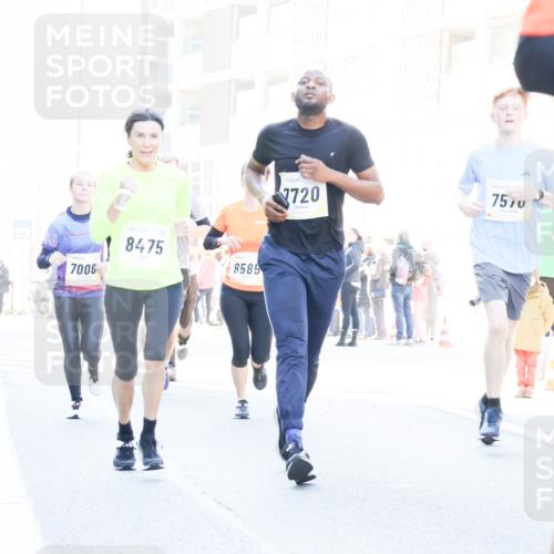 06.10.2024 - 19. swb-Marathon Bremen Matties Gatica Varas http://msf.ph/oto/7366123 06.10.2024 10:42:20 Laufen 7008, 7720, 7570, 8475, 8585 meine-sportfotos.de
