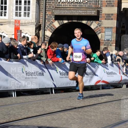 06.10.2024 - 19. swb-Marathon Bremen Strokosch-Dieckow http://msf.ph/oto/7366139 06.10.2024 10:40:13 Ziel 7649, 8447, 8974 meine-sportfotos.de