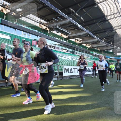 06.10.2024 - 19. swb-Marathon Bremen Yannick Fuchs http://msf.ph/oto/7366170 06.10.2024 10:37:13 Laufen im Stadion 7038, 7064, 7104, 7160, 7172, 7220, 7399, 7416, 7441, 7495, 7512, 7588, 7611, 7612, 7626, 7627, 7645, 7688, 7721, 7817, 7818, 7819, 7834, 7908, 8021, 8025, 8026, 8032, 8050, 8051, 8077, 8104, 8138, 8168, 8169, 8170, 8182, 8184, 8193, 8201, 8202, 8216, 8217, 8221, 8282, 8340, 8407, 8430, 8448, 8529, 8574, 8599, 8660, 8687, 8693, 8696, 8703, 8708, 8731, 8770, 8778, 8811, 8862, 9010, 9074, 9123, 9990 meine-sportfotos.de