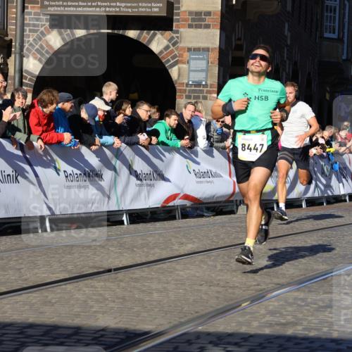 06.10.2024 - 19. swb-Marathon Bremen Strokosch-Dieckow http://msf.ph/oto/7366183 06.10.2024 10:40:15 Ziel 7649, 8447, 8974 meine-sportfotos.de