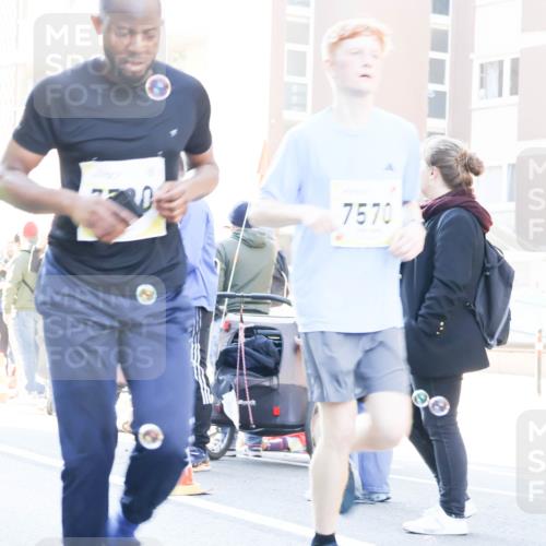 06.10.2024 - 19. swb-Marathon Bremen Matties Gatica Varas http://msf.ph/oto/7366200 06.10.2024 10:42:21 Laufen 7570 meine-sportfotos.de