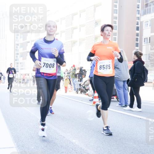 06.10.2024 - 19. swb-Marathon Bremen Matties Gatica Varas http://msf.ph/oto/7366257 06.10.2024 10:42:23 Laufen 8635, 7008, 8585 meine-sportfotos.de