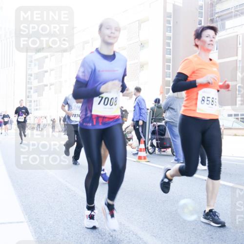 06.10.2024 - 19. swb-Marathon Bremen Matties Gatica Varas http://msf.ph/oto/7366291 06.10.2024 10:42:23 Laufen 8635, 7008, 858, 7874 meine-sportfotos.de